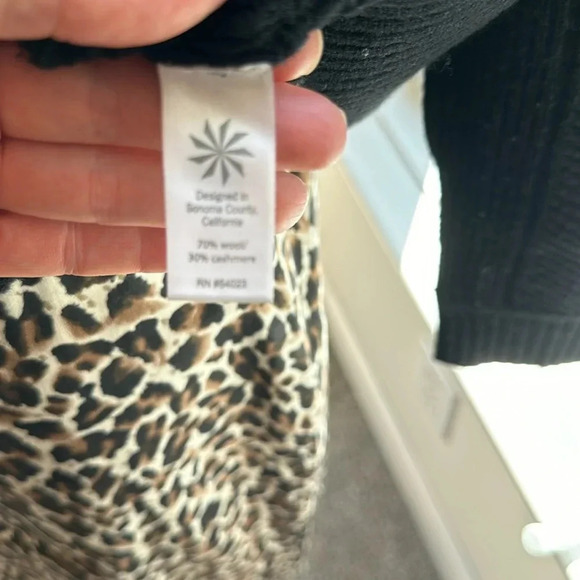 ATHLETA WOOL CASHMERE HABITAT SWEATER, Black, Small, VGUC, Drop Shoulder - Picture 9 of 9